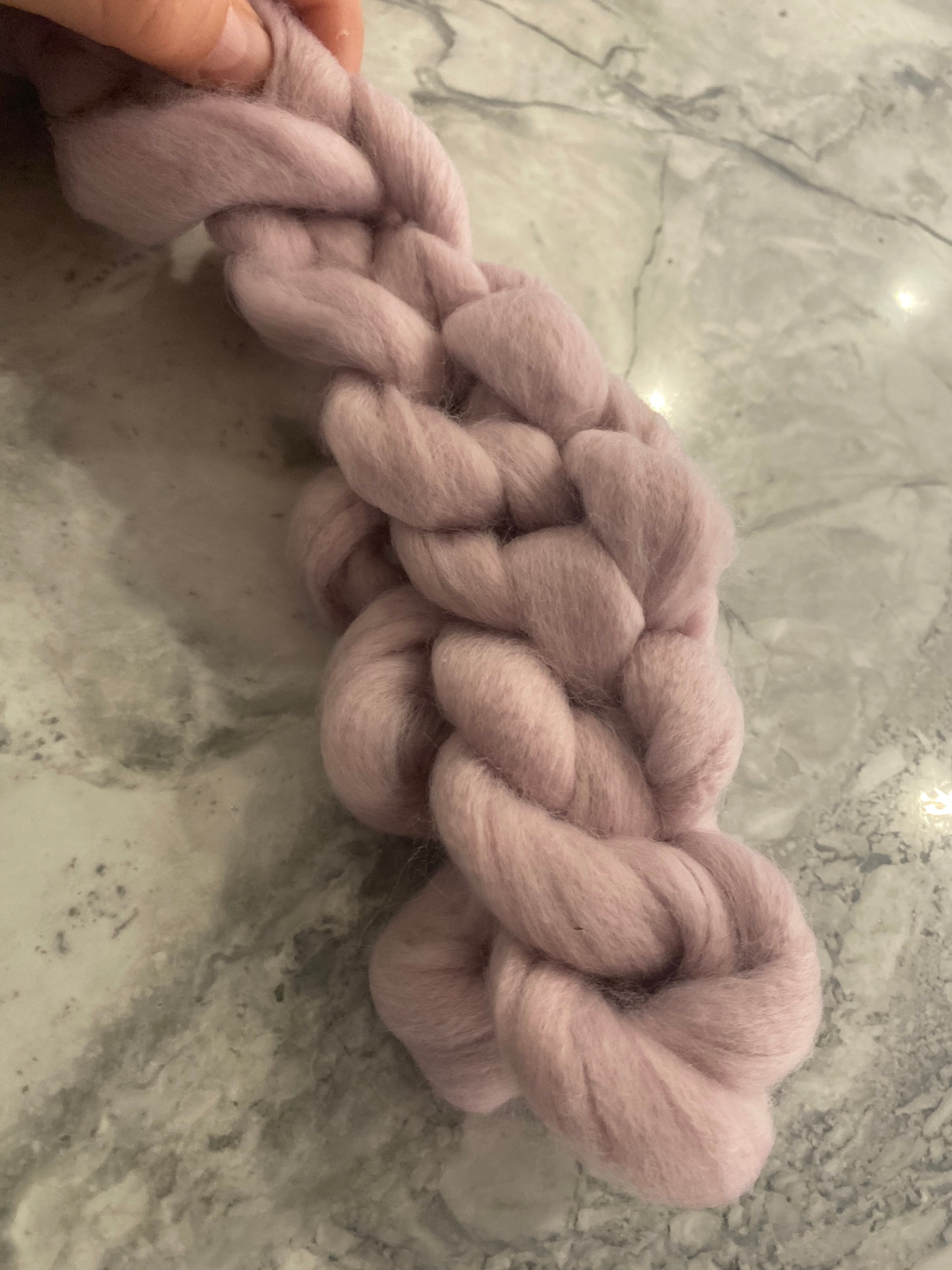 MAUVE ROVING YARN