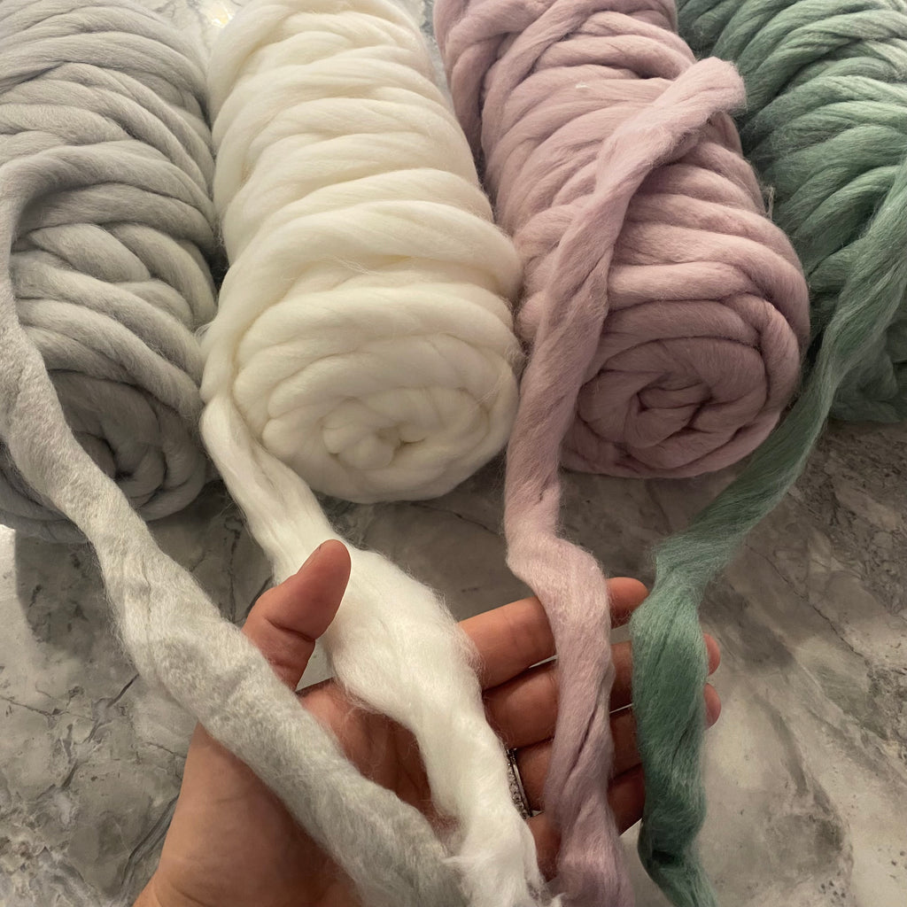 MAUVE ROVING YARN