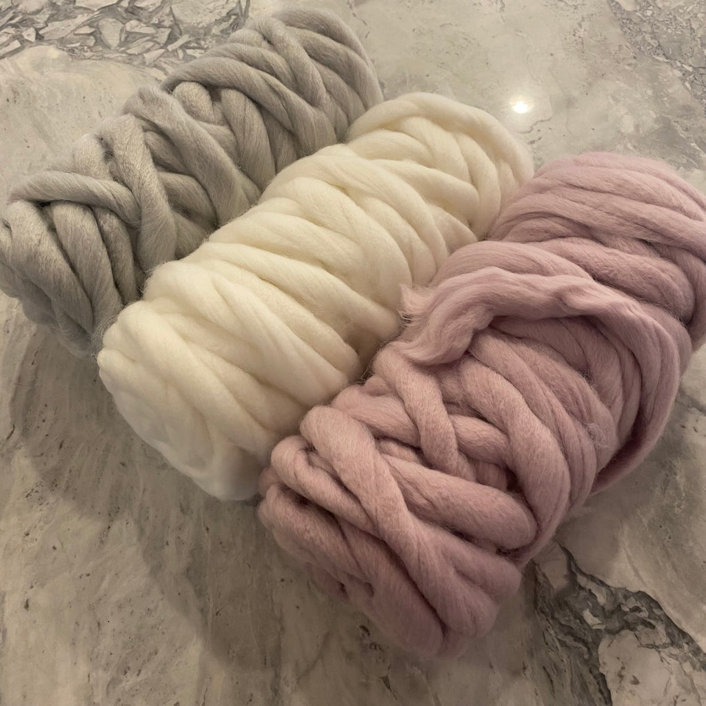 MAUVE ROVING YARN