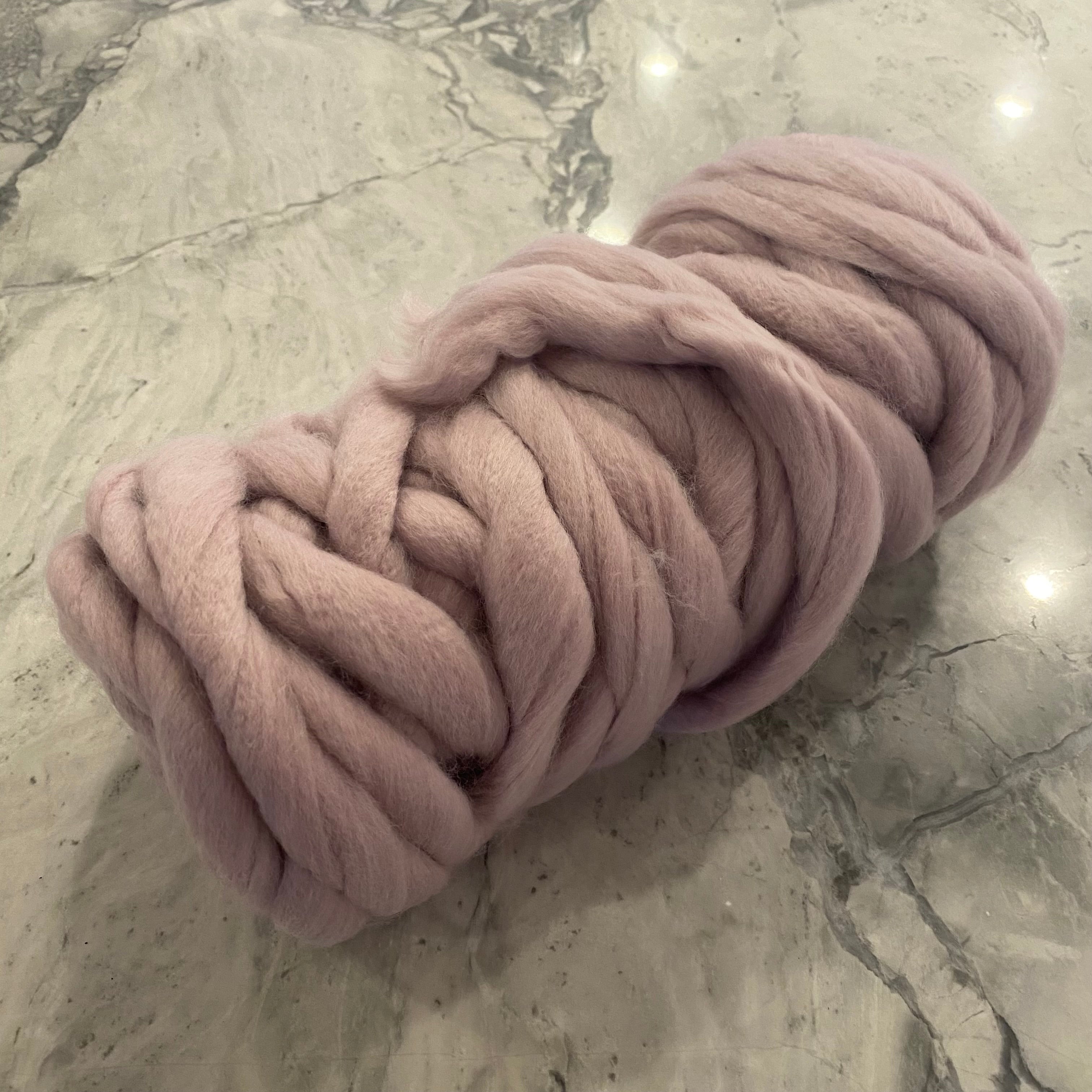 MAUVE ROVING YARN
