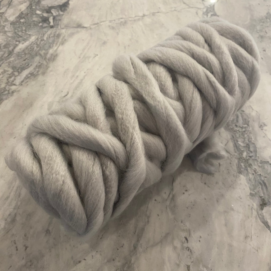 MAUVE ROVING YARN