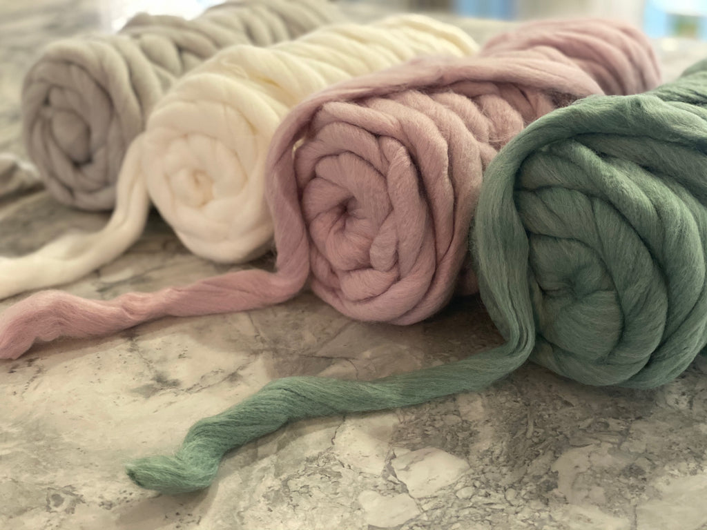 MAUVE ROVING YARN